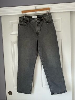 Abercrombie & Fitch Women’s The 90s Straight Ultra High Rise Charcoal Jeans 31